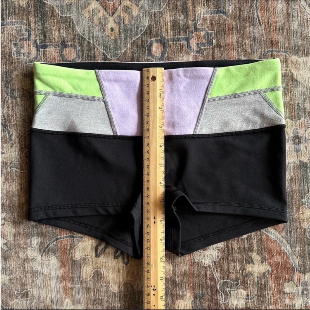 Lululemon Patchwork Color Block Shorts Size 4 Yog… - image 7